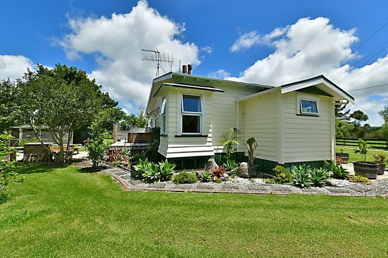 Photo of property in 333 South Head Road, South Head, Helensville, 0874