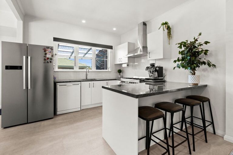 Photo of property in 1 Rutherford Road, Marewa, Napier, 4110