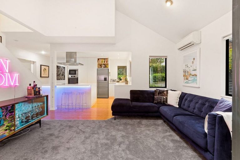 Photo of property in 1/47 Tui Glen Road, Birkenhead, Auckland, 0626