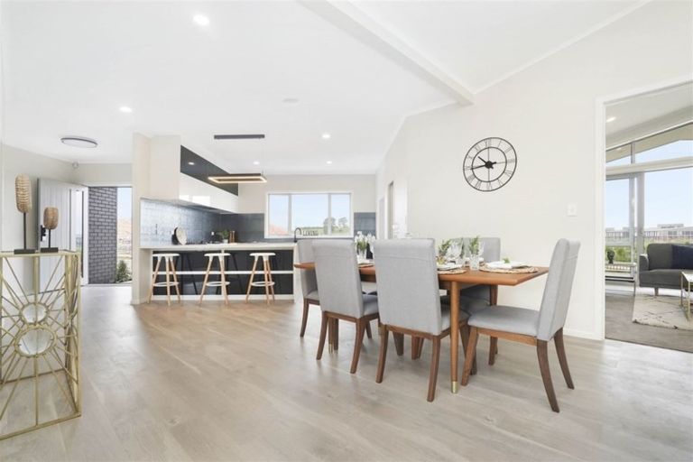 Photo of property in 1 Paiaka Place, Rototuna North, Hamilton, 3210