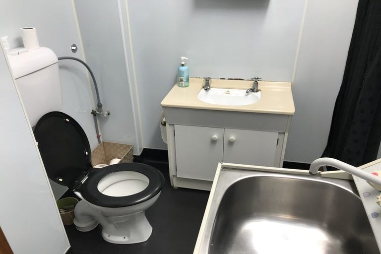 Photo of property in 16 Toru Street, Lyall Bay, Wellington, 6022