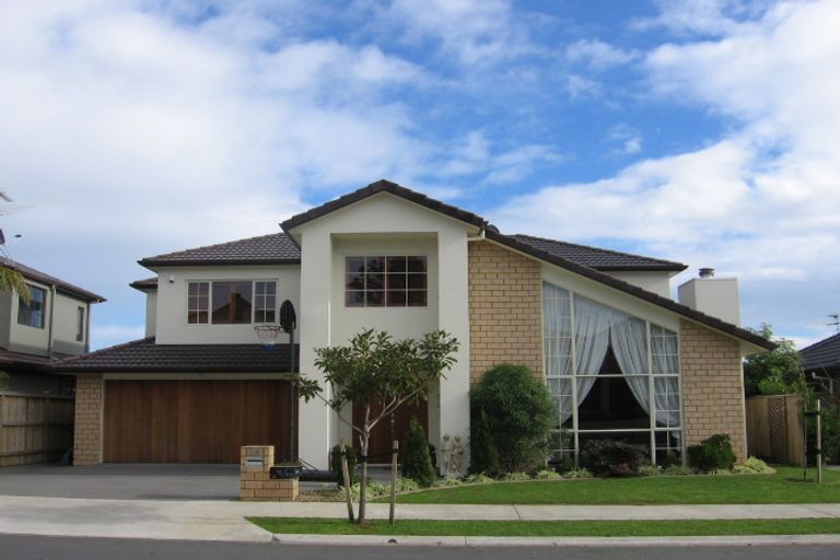 Photo of property in 24 Bridgefield Crescent, Flat Bush, Auckland, 2016