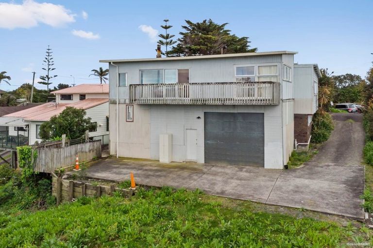 Photo of property in 15 Target Road, Totara Vale, Auckland, 0629