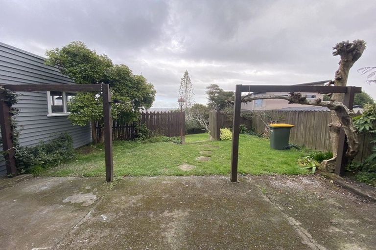 Photo of property in 194 East Coast Road, Forrest Hill, Auckland, 0620