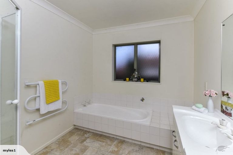 Photo of property in 12 Sophora Way, Albany, Auckland, 0632