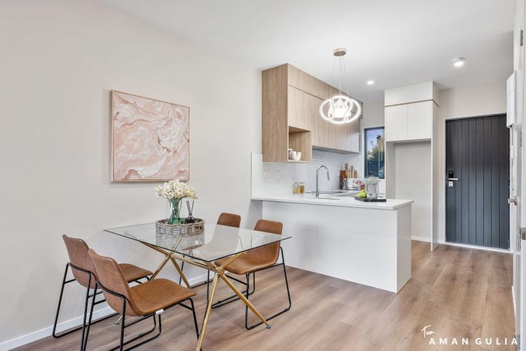 Photo of property in 1/93 Woodglen Road, Glen Eden, Auckland, 0602