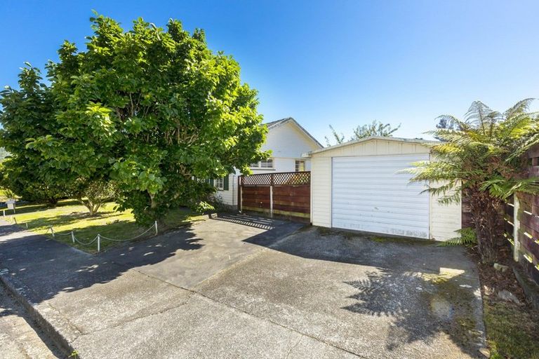 Photo of property in 62 Hillside Drive, Maoribank, Upper Hutt, 5018