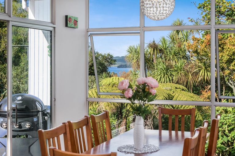 Photo of property in 11a Fenton Terrace, Cockle Bay, Auckland, 2014