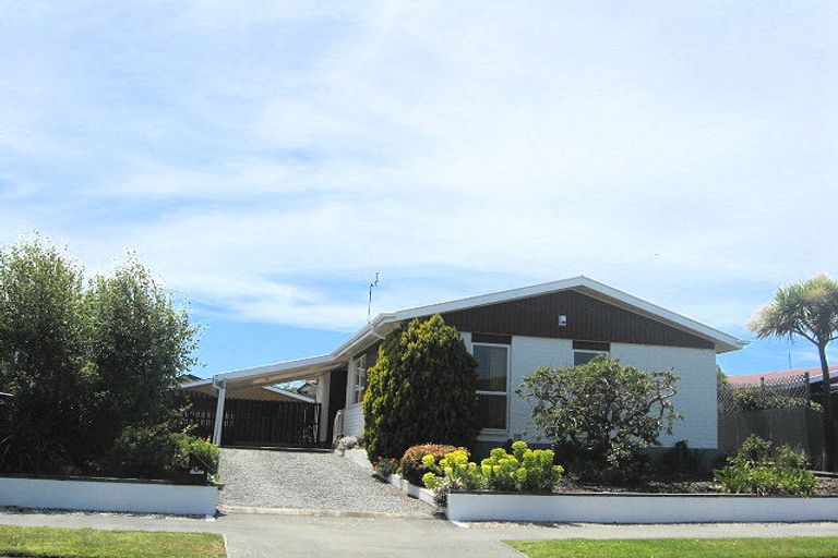 Photo of property in 11 De Bloge Place, Burwood, Christchurch, 8061