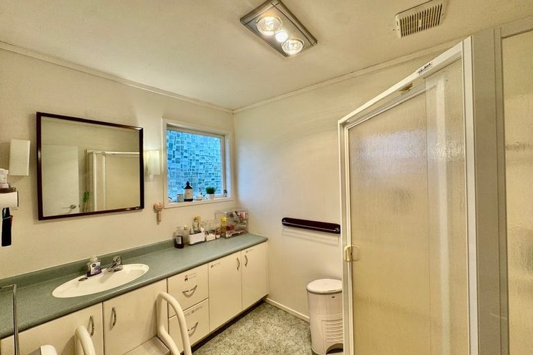 Photo of property in 61 Waimumu Road, Massey, Auckland, 0614