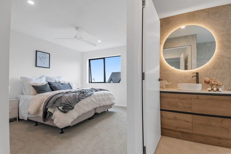 Photo of property in 43b Palmyra Way, Half Moon Bay, Auckland, 2012