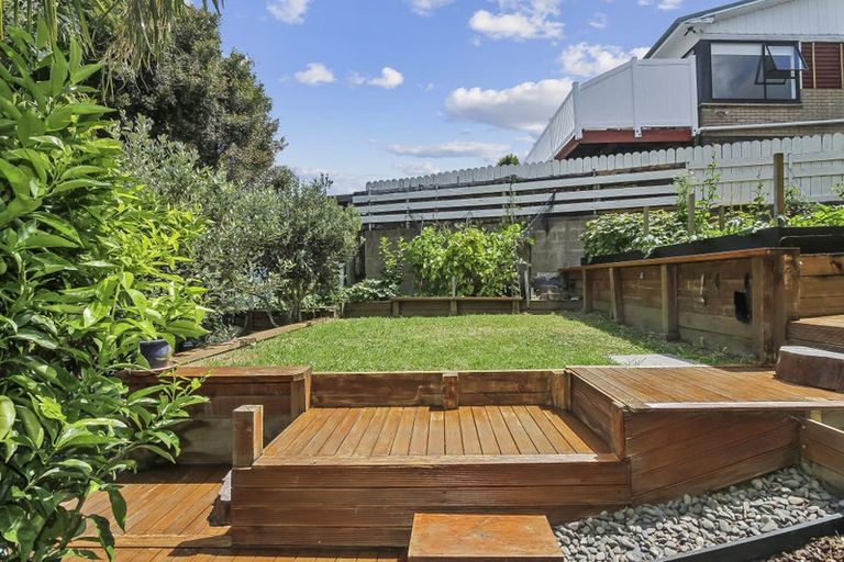 Photo of property in 1/254 Sturges Road, Henderson, Auckland, 0612