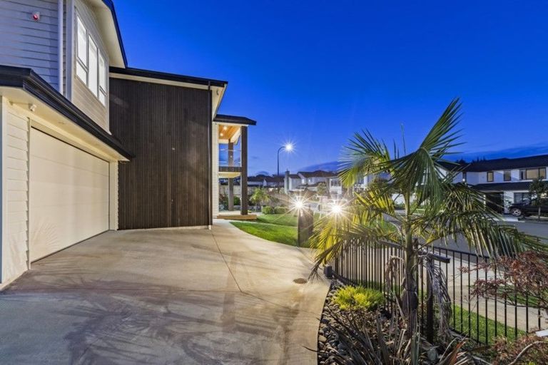 Photo of property in 8 Taraire Place, Orewa, 0931