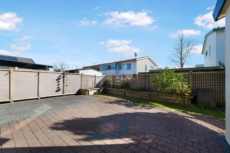 Photo of property in 8 Lockington Avenue, Henderson, Auckland, 0612