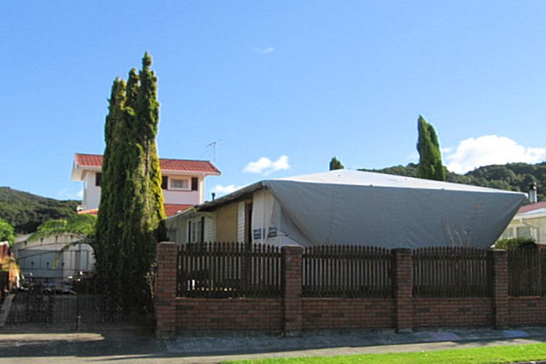 Photo of property in 43 Momona Street, Wainuiomata, Lower Hutt, 5014