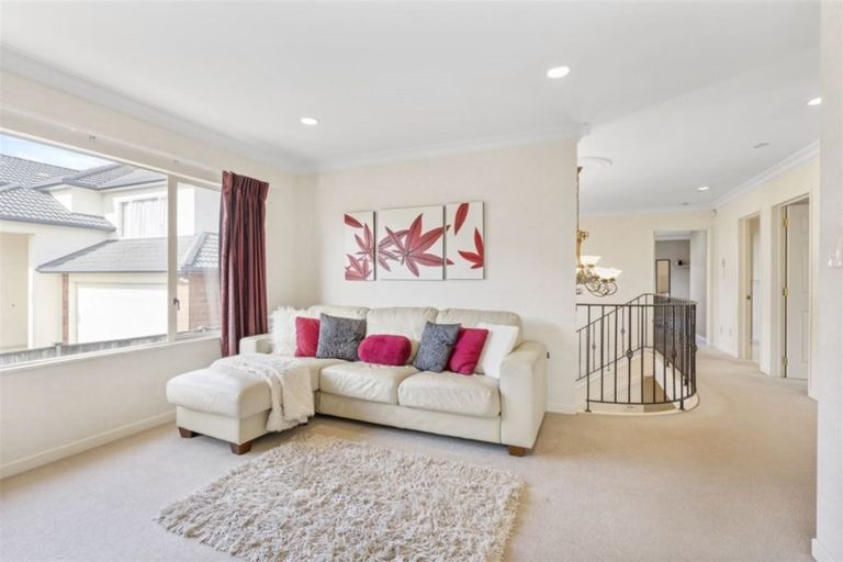 Photo of property in 13 Dunvegan Rise, East Tamaki Heights, Auckland, 2016