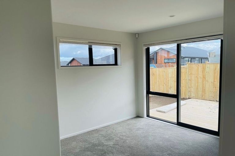 Photo of property in 31 Siren Street, Wainui, 0932
