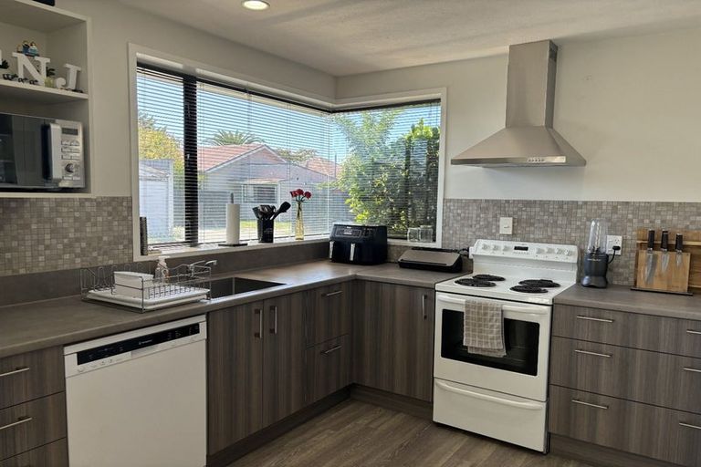 Photo of property in 2/21b Northcote Road, Northcote, Christchurch, 8052