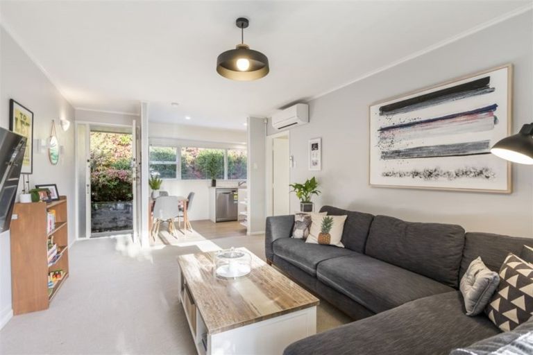 Photo of property in 3/11a Aratonga Avenue, Greenlane, Auckland, 1051