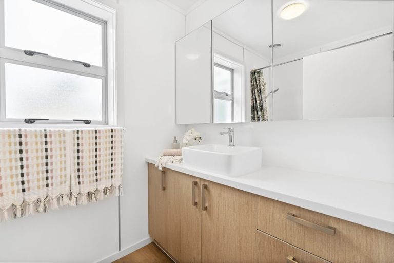 Photo of property in 1/1a Margaret Place, Milford, Auckland, 0620