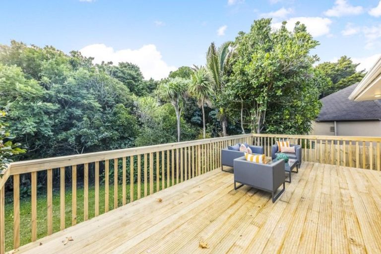Photo of property in 43 Ewhurst Place, Goodwood Heights, Auckland, 2105