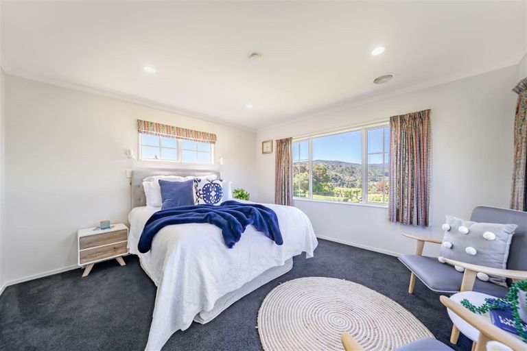 Photo of property in 18 Emerald Hill Drive, Birchville, Upper Hutt, 5018