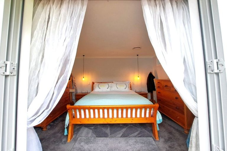 Photo of property in 118 Canongate Street, Birkdale, Auckland, 0626