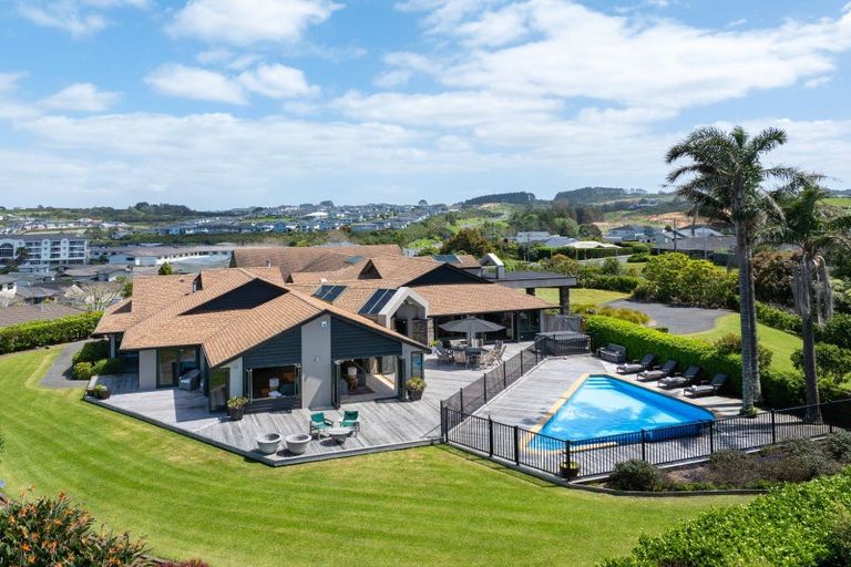 Photo of property in 115 Grand Drive, Orewa, 0931
