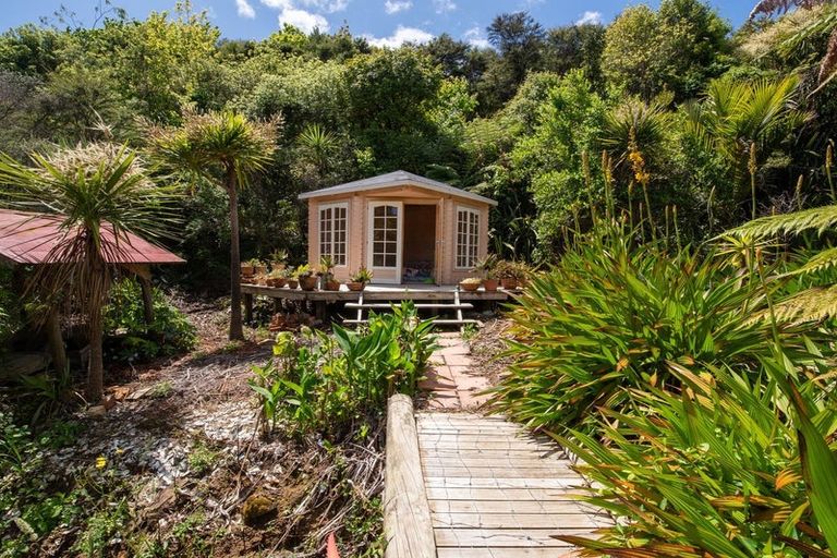 Photo of property in 76 Top Town Place, Coromandel, 3506