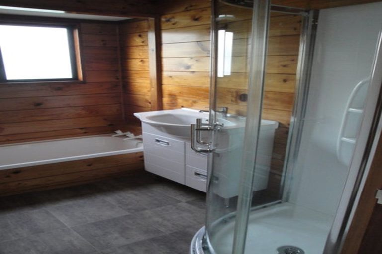 Photo of property in 1/9 Bronzewing Terrace, Unsworth Heights, Auckland, 0632