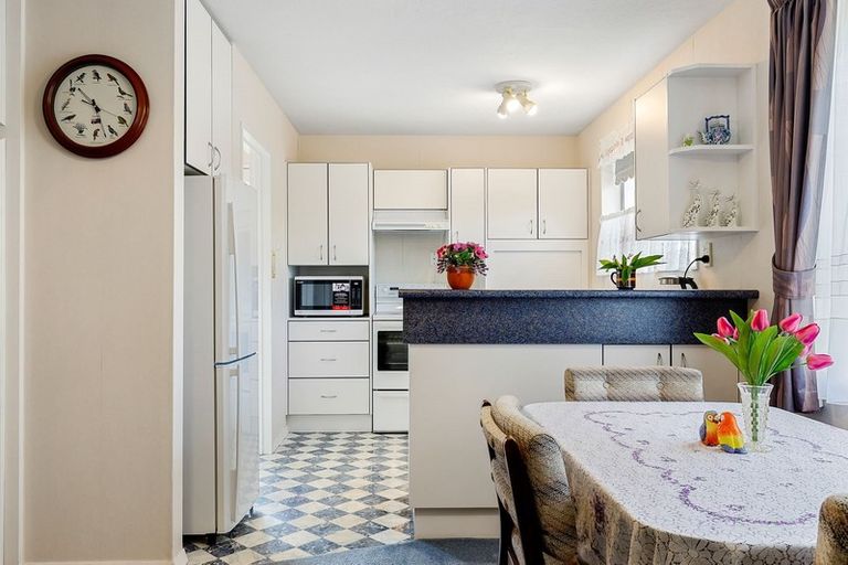 Photo of property in 1/72 Royal Park Drive, Parklands, Christchurch, 8083