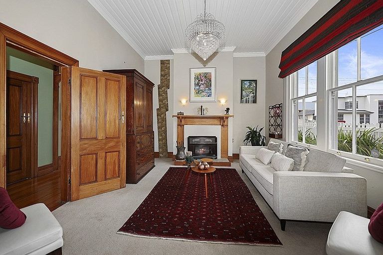 Photo of property in 62 Gover Street, New Plymouth, 4310