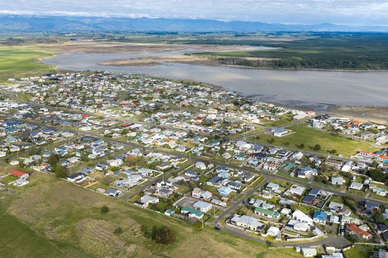 Photo of property in 6 Warren Street, Foxton Beach, Foxton, 4815