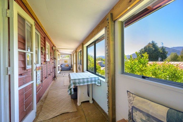 Photo of property in 28 Grey Street, Murchison, 7007