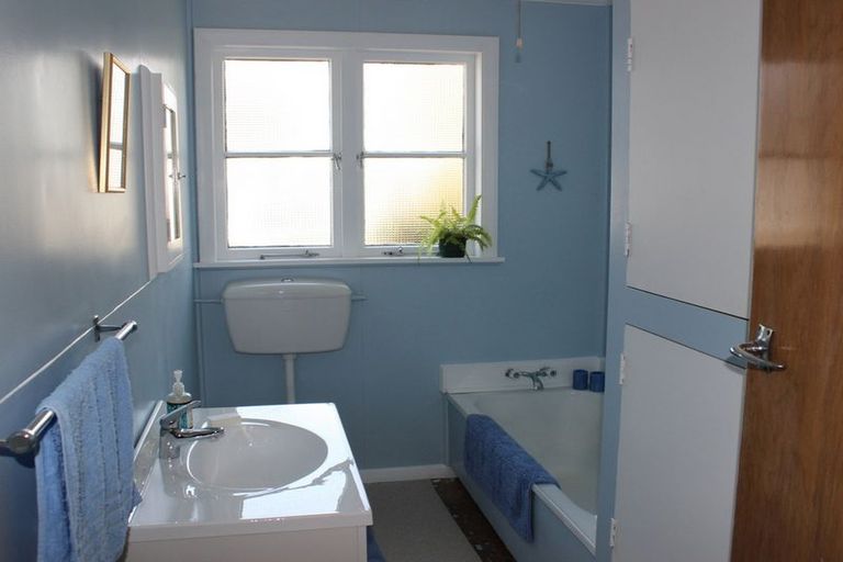 Photo of property in 75 Victoria Street, Carterton, 5713