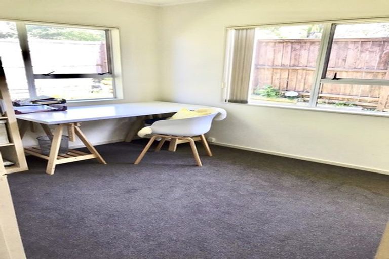 Photo of property in 1 Remus Place, Totara Vale, Auckland, 0629