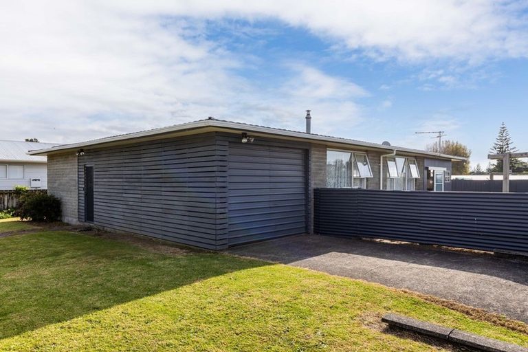 Photo of property in 27 High Street East, Waitara, 4320