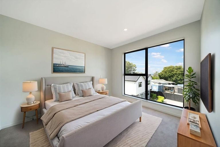 Photo of property in 1/107 Hobsonville Road, West Harbour, Auckland, 0618
