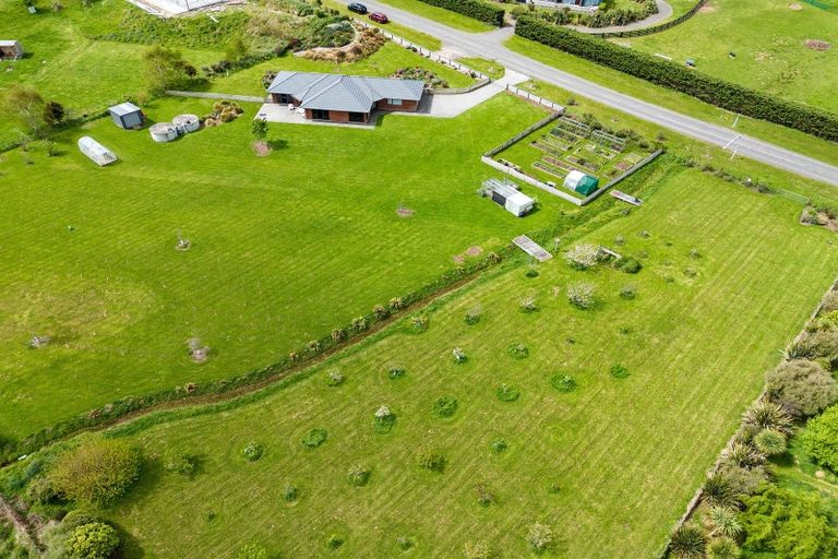 Photo of property in 40 Kristin Place, Manakau, Levin, 5573