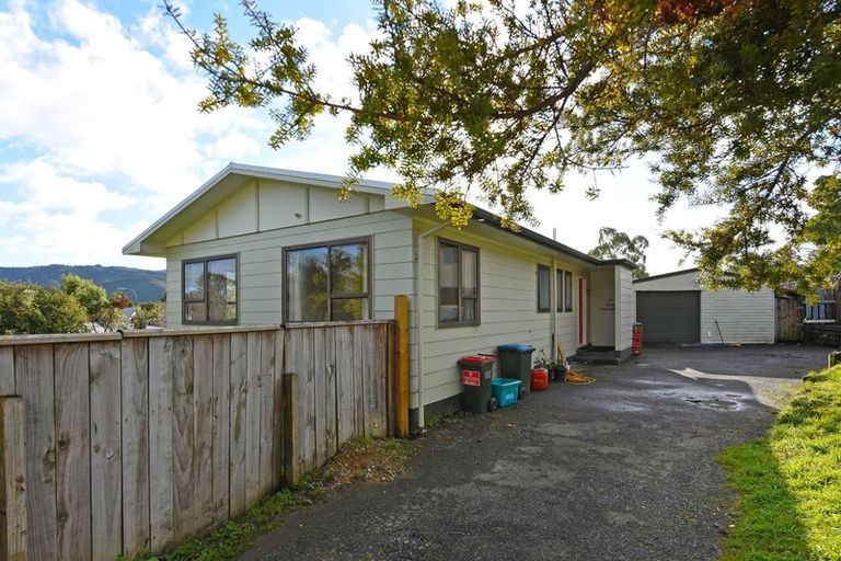 Photo of property in 5 Edelweiss Grove, Timberlea, Upper Hutt, 5018