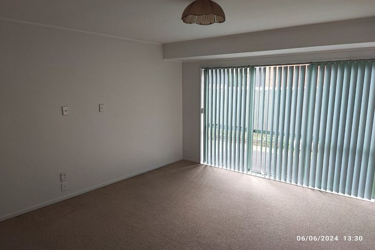 Photo of property in 2/28 Carnoustie Drive, Wattle Downs, Auckland, 2103