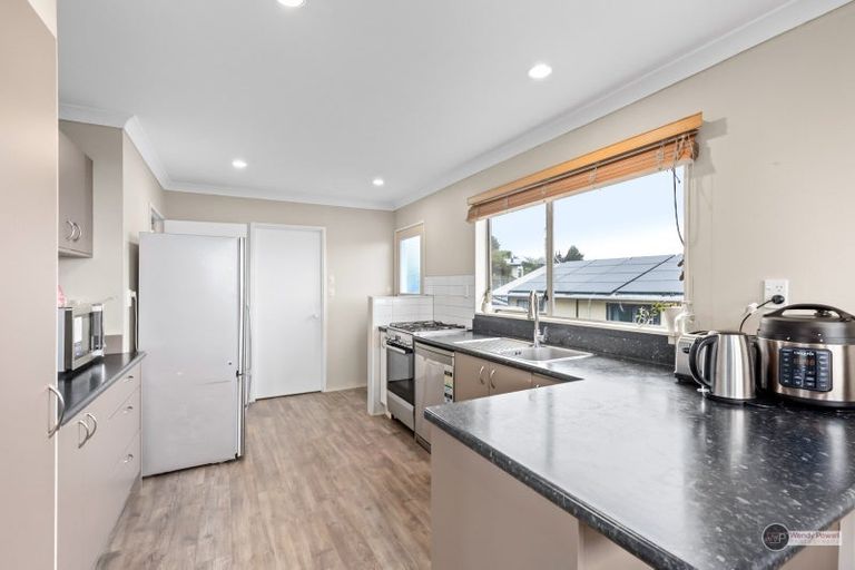 Photo of property in 10 Kaitangata Crescent, Kelson, Lower Hutt, 5010