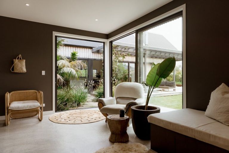 Photo of property in 16 Shearwater Lane, Point Wells, 0986