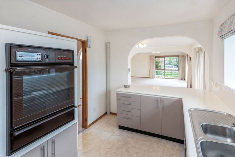 Photo of property in 1/47 Uxbridge Road, Mellons Bay, Auckland, 2014