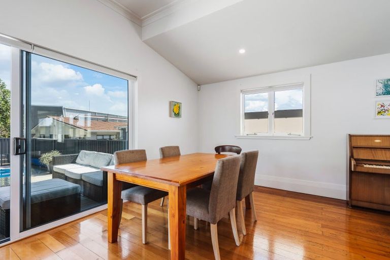 Photo of property in 16 Wolfe Street, Regent, Whangarei, 0112