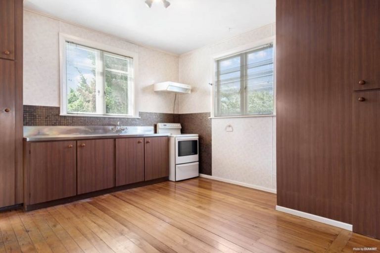 Photo of property in 41 Norcross Avenue, Henderson, Auckland, 0612