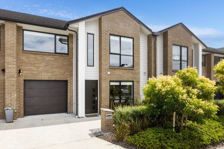 Photo of property in 11 Ashington Road, Silverstream, Upper Hutt, 5019