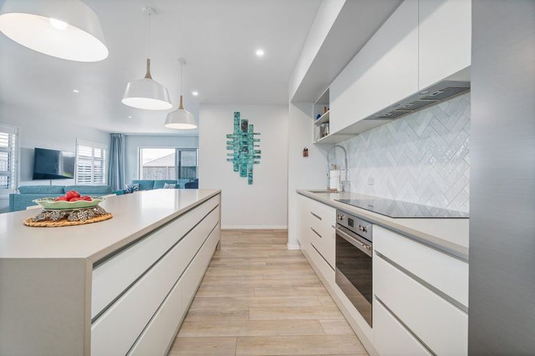 Photo of property in 8 Onerere Drive, Whitianga, 3510