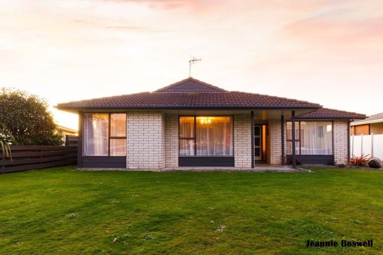 Photo of property in 19 Meadowbrook Drive, Cloverlea, Palmerston North, 4412