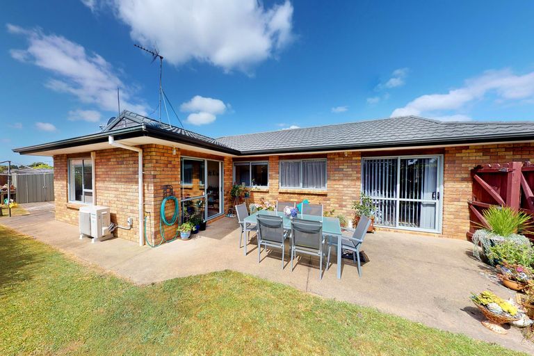 Photo of property in 9 Matilda Place, Weymouth, Auckland, 2103